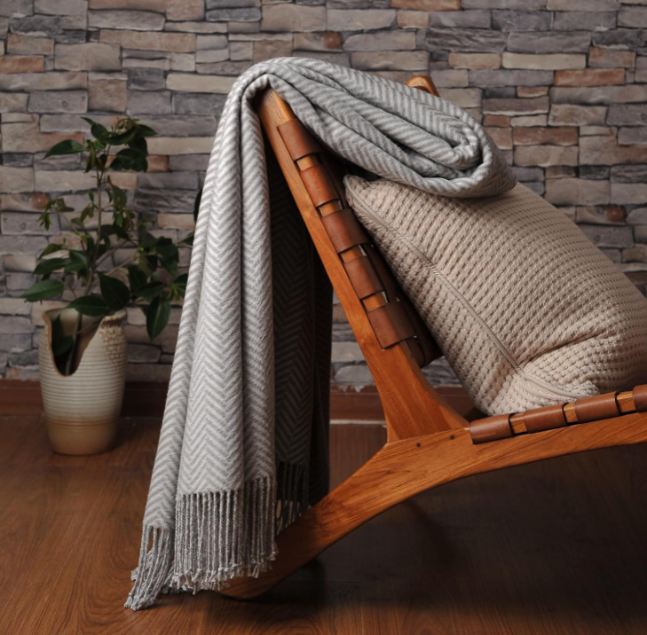 Luxury Silk Throw Blanket 🖤 Soft & Lightweight Woven Silk with Handmade Fringes – Cozy and Breathable Accent for Sofa, Bed & Living Room, Perfect Gift for Holidays & Special Occasions