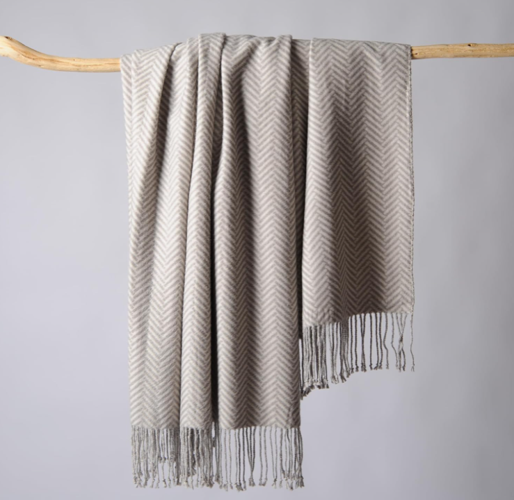 Luxury Silk Throw Blanket 🖤 Soft & Lightweight Woven Silk with Handmade Fringes – Cozy and Breathable Accent for Sofa, Bed & Living Room, Perfect Gift for Holidays & Special Occasions