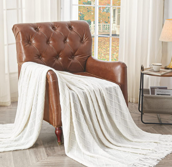 Cozy Knitted Diamond Throw Blanket 🖤 Soft Acrylic All-Season Sofa & Bed Decor with Fringe – Perfect Gift for Home & Holidays