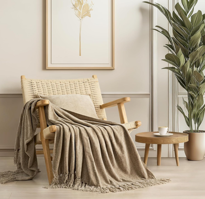 Soft Chenille Throw Blanket 🖤 Cozy Lightweight Woven Knit with Tassels – Stylish All-Season Sofa, Bed & Travel Blanket, Perfect Gift for Home & Holidays