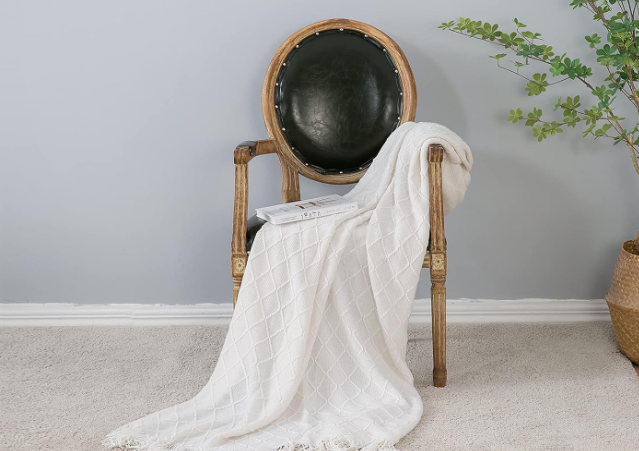 Cozy Knitted Diamond Throw Blanket 🖤 Soft Acrylic All-Season Sofa & Bed Decor with Fringe – Perfect Gift for Home & Holidays